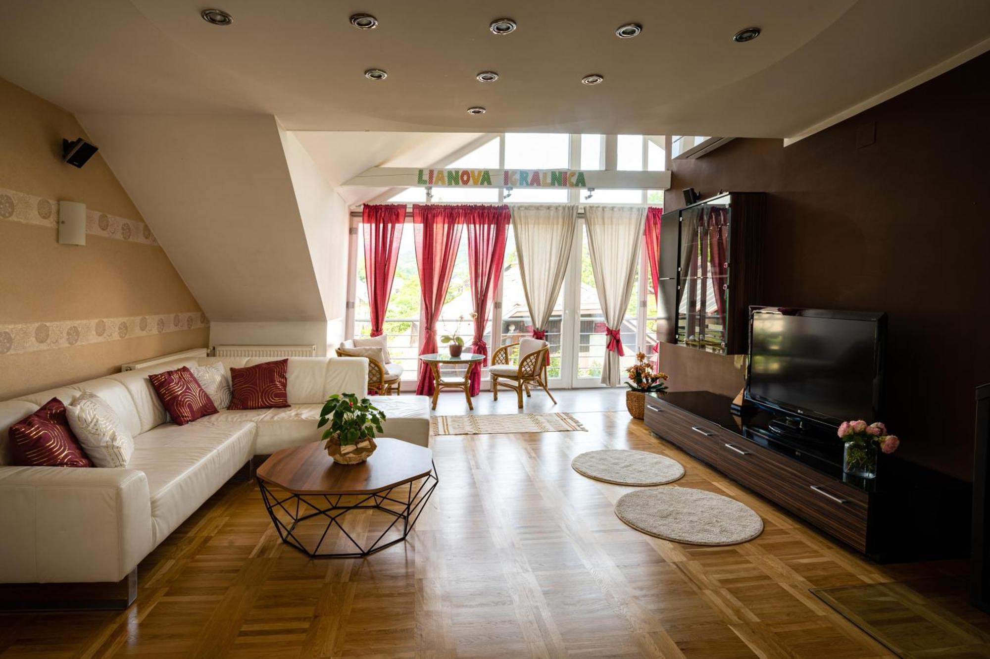 Triglav Sunset Apartment *